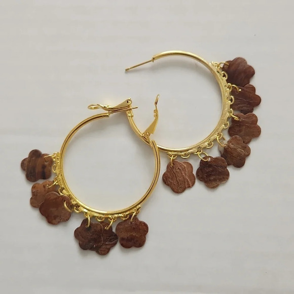 Over Sized Hoop Earrings With Shingles-NIP - Picture 4 of 4